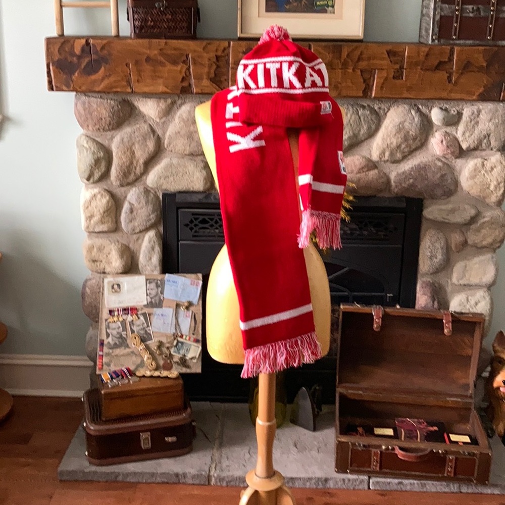 Unique RARE KIT KAT hat and scarf set new